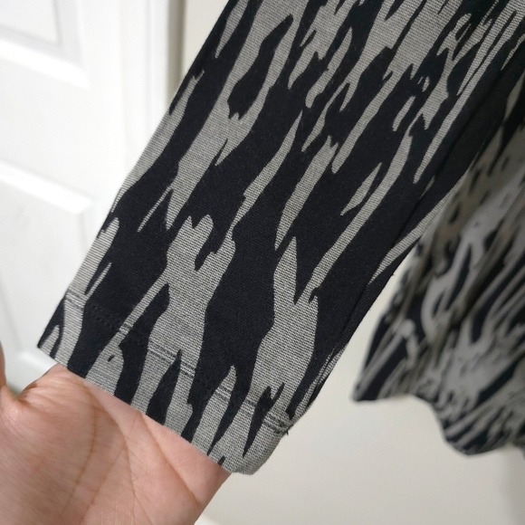 BCBGENERATION Black Grey Zebra Print Vneck Fitted Long Sleeve Mini Dress L - Picture 4 of 16